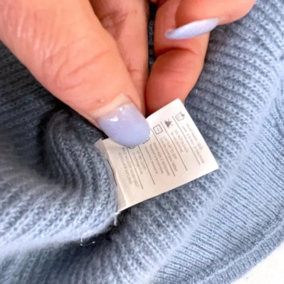 Vince Boat neckline 100% cashmere knit sweater
