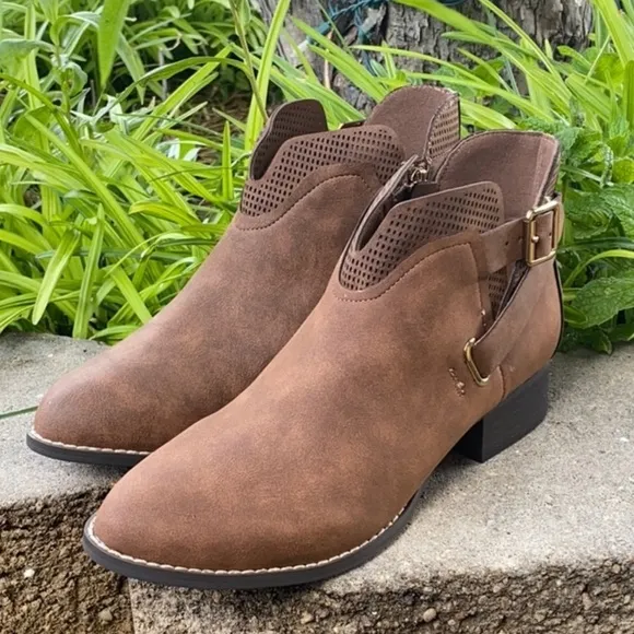 VINCE CAMUTO CALLIOE GIRLS BOOTS