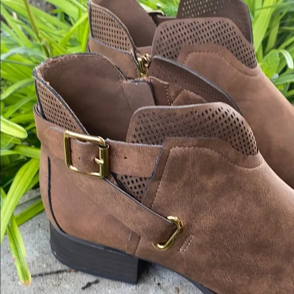 VINCE CAMUTO CALLIOE GIRLS BOOTS