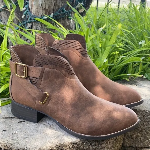 VINCE CAMUTO CALLIOE GIRLS BOOTS