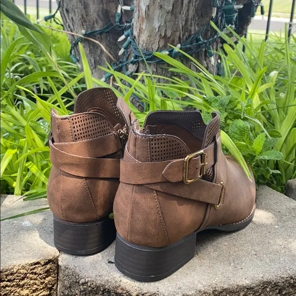 VINCE CAMUTO CALLIOE GIRLS BOOTS