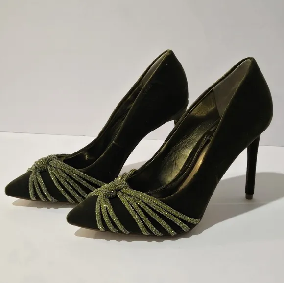 Vince Camuto Faine Green Velvet Rhinestone Pumps Shoes 6M