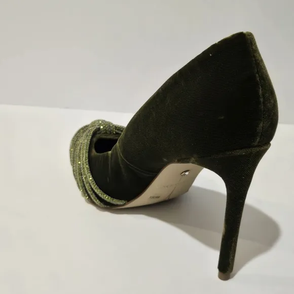 Vince Camuto Faine Green Velvet Rhinestone Pumps Shoes 6M
