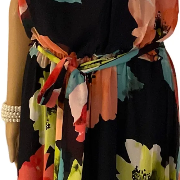 Vince Camuto Floral Cold Shoulder Chiffon Maxi Dress. Size 8