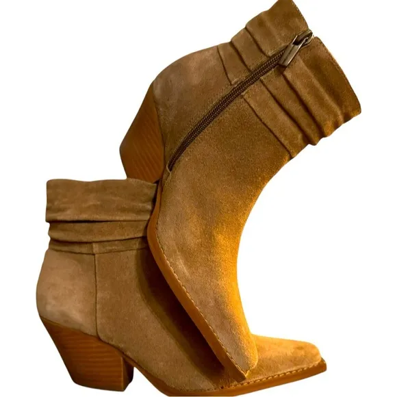 Vince Camuto Tan Suede Ankle Boots Size 6M Side Zip Stacked Heel