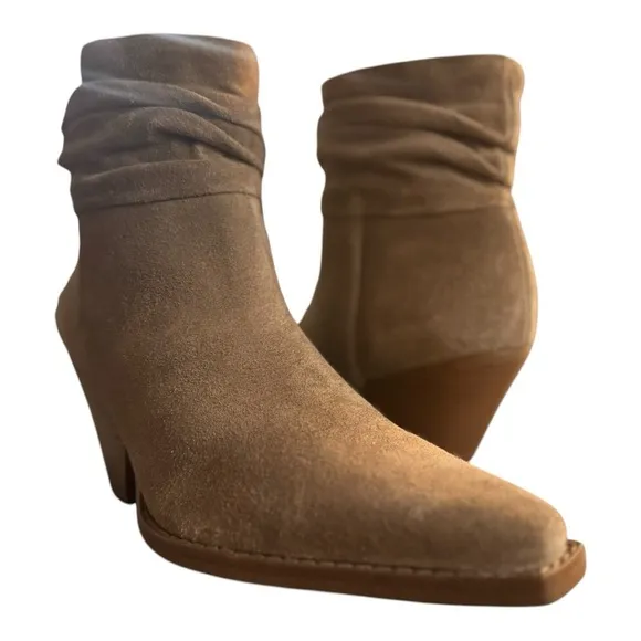 Vince Camuto Tan Suede Ankle Boots Size 6M Side Zip Stacked Heel
