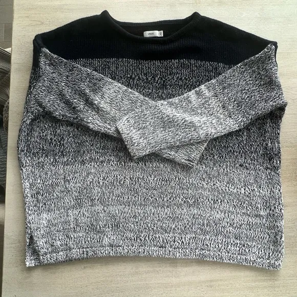 Vince Textured Ombré Pullover Sweater in Navy/White, Size Small