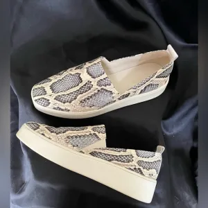 VINCE~PLATFORM~BLUE-~SNAKESKIN~LOAFERS~7.5