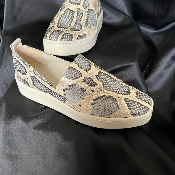 VINCE~PLATFORM~BLUE-~SNAKESKIN~LOAFERS~7.5