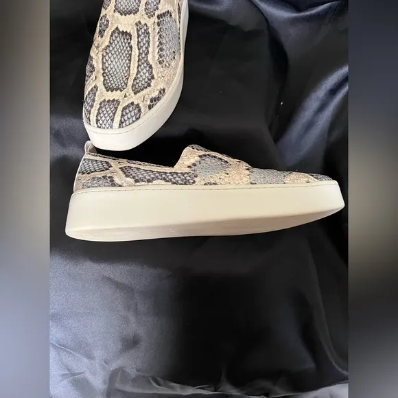 VINCE~PLATFORM~BLUE-~SNAKESKIN~LOAFERS~7.5