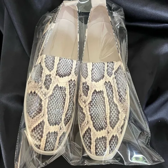 VINCE~PLATFORM~BLUE-~SNAKESKIN~LOAFERS~7.5