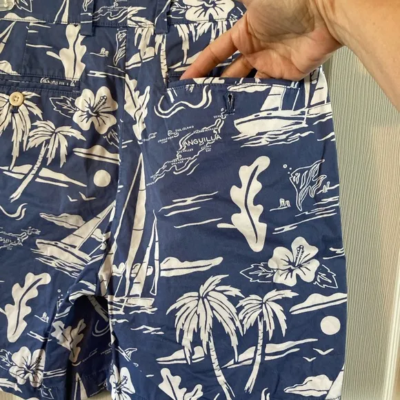 Vineyard Vines Mens Anguilla Map, Palm Trees &amp; Boat Print 7” Breaker Sho…