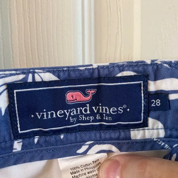 Vineyard Vines Mens Anguilla Map, Palm Trees &amp; Boat Print 7” Breaker Sho…