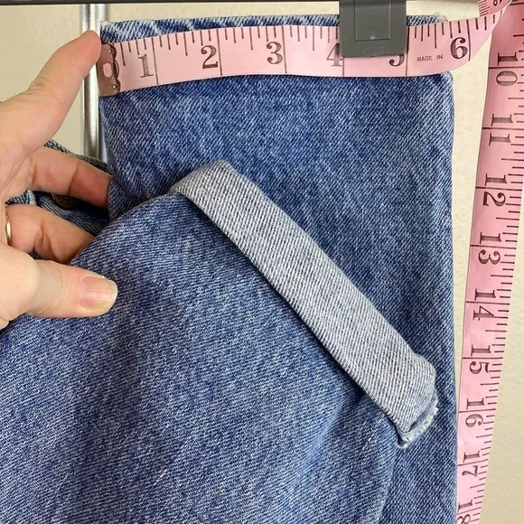 Vintage LEVI'S Women's Light Wash 57902-7206 Jeans USA Made