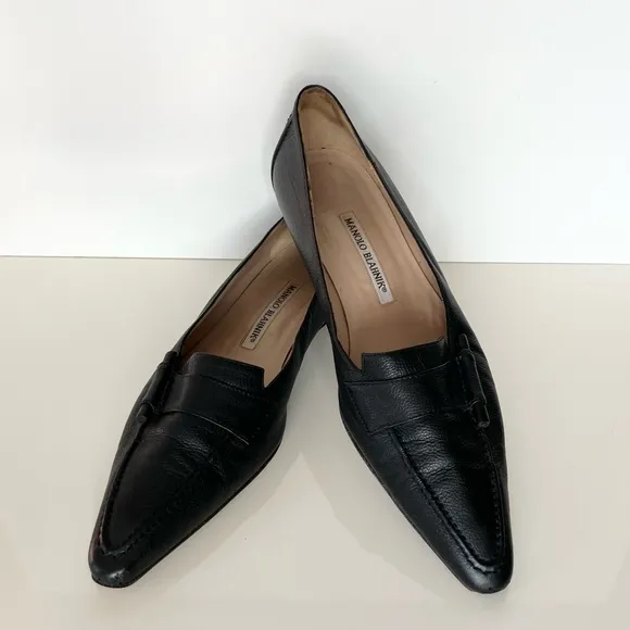 Vintage Manolo Blahnik Black Pebbled Leather Low Heel Flats Size 8.5 / Euro 38.5