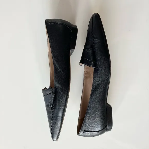 Vintage Manolo Blahnik Black Pebbled Leather Low Heel Flats Size 8.5 / Euro 38.5