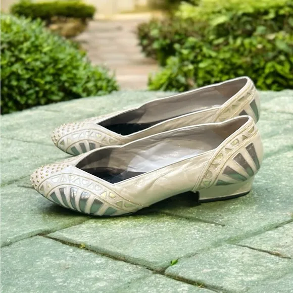 Vintage Margaret J Jerrold  Elegant Cream and Gold Women's Flats