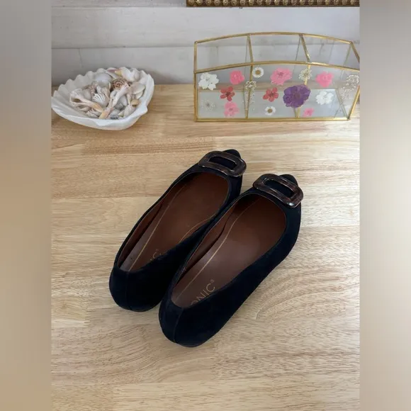 Vionic Amanda Sde Tort Black Suede Buckle Pointed Toe Flats Orthaheel Size US 7