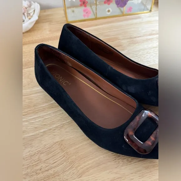 Vionic Amanda Sde Tort Black Suede Buckle Pointed Toe Flats Orthaheel Size US 7