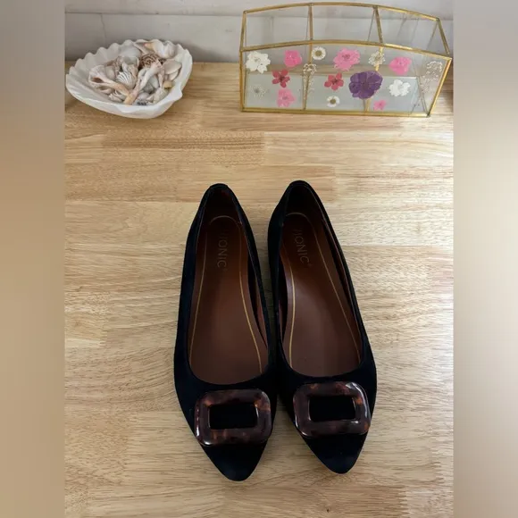 Vionic Amanda Sde Tort Black Suede Buckle Pointed Toe Flats Orthaheel Size US 7