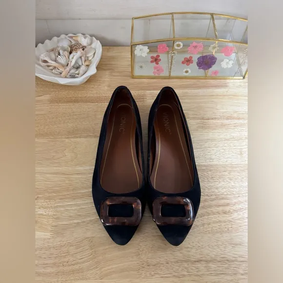 Vionic Amanda Sde Tort Black Suede Buckle Pointed Toe Flats Orthaheel Size US 7