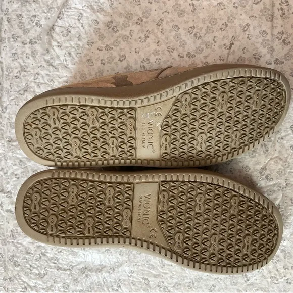 Vionic Avery pro slip on shoes