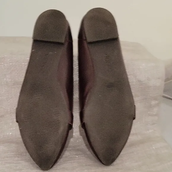 Vionic Brown Loafers with Crocodile Texture