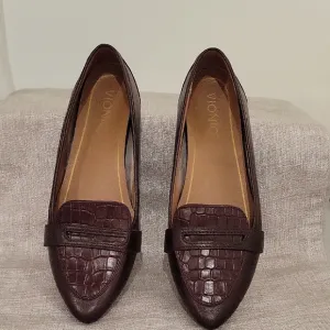 Vionic Brown Loafers with Crocodile Texture