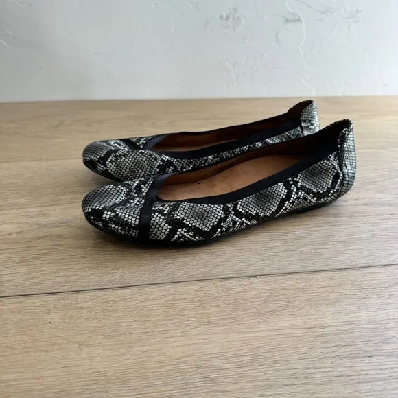 Vionic Caroll Snake Embossed Leather Ballet Flats Size 10