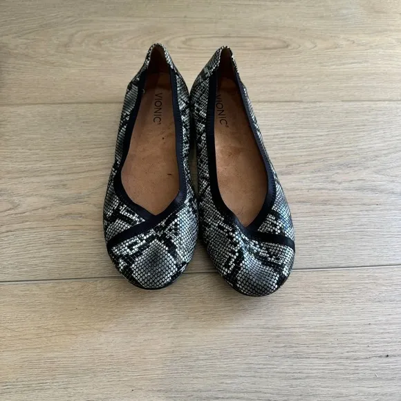 Vionic Caroll Snake Embossed Leather Ballet Flats Size 10