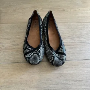 Vionic Caroll Snake Embossed Leather Ballet Flats Size 10