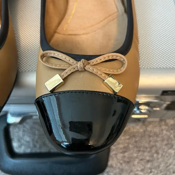 VIONIC DAPHNE‎ Women’s Cap Toe Flats