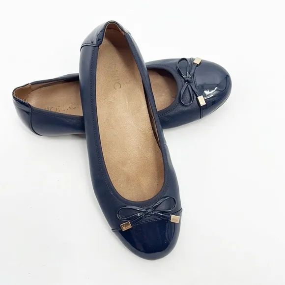 Vionic Minna Navy Blue Ballet Flats with Bow and Patent Leather Cap Toe Size 9.5