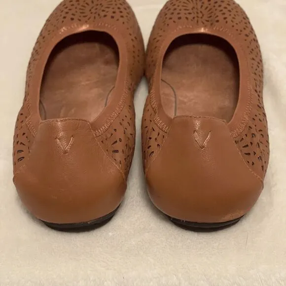 Vionic Robyn 7 Tan Perforated Leather Ballet Flats Arch Support Orthotic Comfort