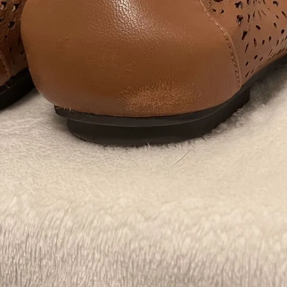Vionic Robyn 7 Tan Perforated Leather Ballet Flats Arch Support Orthotic Comfort