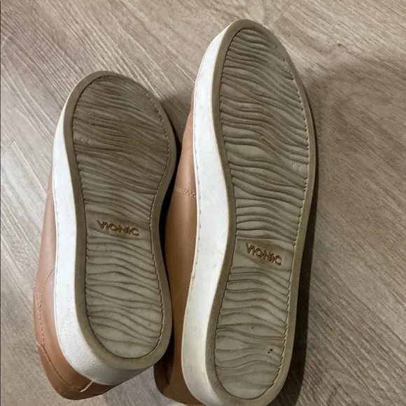 Vionic Splendid Ellis Women's Tan Slip-On Sneakers