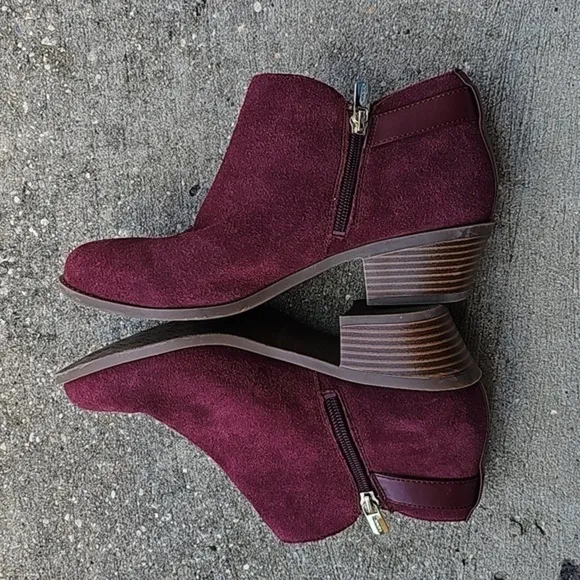 Vionic Womans Pink Suede And Wood Ankle Boots With Side Zip And Buckles Sz 7