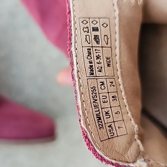 Vionic Womans Pink Suede And Wood Ankle Boots With Side Zip And Buckles Sz 7