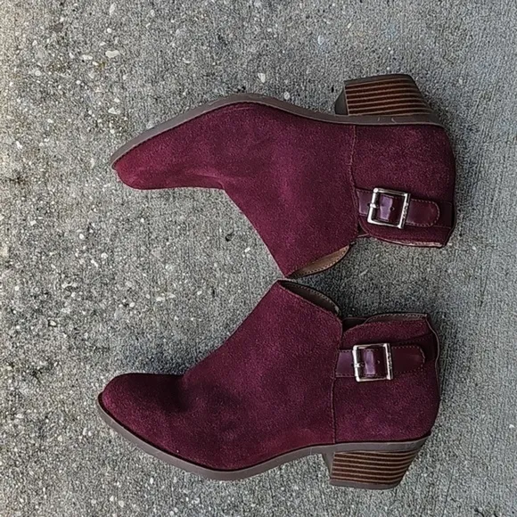 Vionic Womans Pink Suede And Wood Ankle Boots With Side Zip And Buckles Sz 7