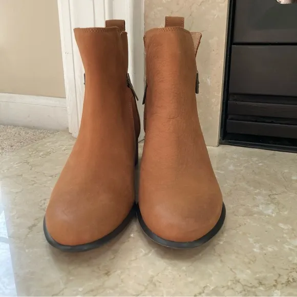 Vionic Women's Sienna Leather Side Zip Ankle Boots, Size 7.5, EUC