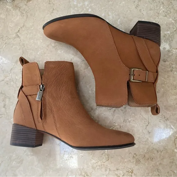 Vionic Women's Sienna Leather Side Zip Ankle Boots, Size 7.5, EUC