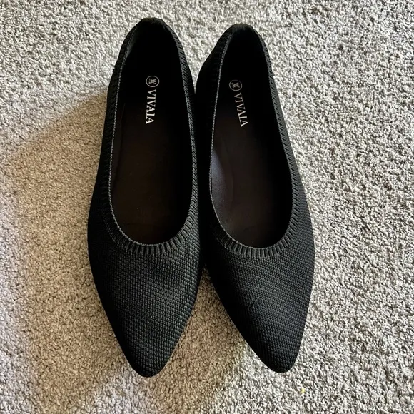 Vivaia Aria Womens Size 37.5 Solid Black Pointed-Toe Ballet Flats WORE TWICE