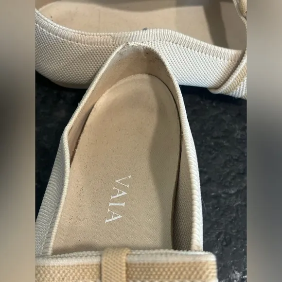 Vivaia Daphne Pointed-Toe Mary Jane Flats with Bow Detail Size 39