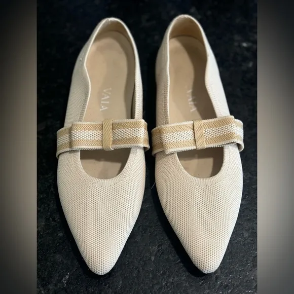 Vivaia Daphne Pointed-Toe Mary Jane Flats with Bow Detail Size 39