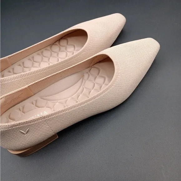 VIVAIA Women’s Minnie Pro Square Toe Heels Size 9 (40) new no box
