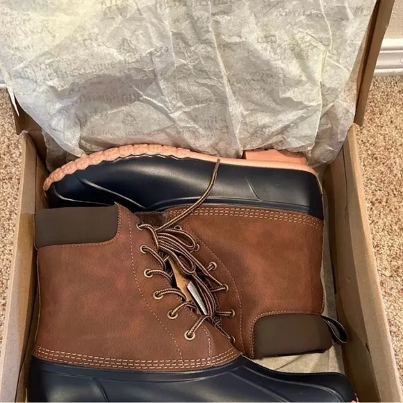 Weatherproof Vintage Waterproof Boots Shoes Size 13 NWT