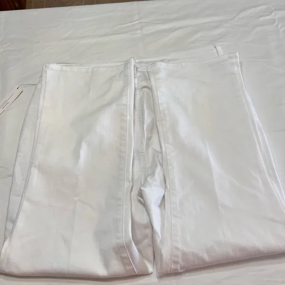 Woman’s NEW White Talbots slimming crop flare jeans