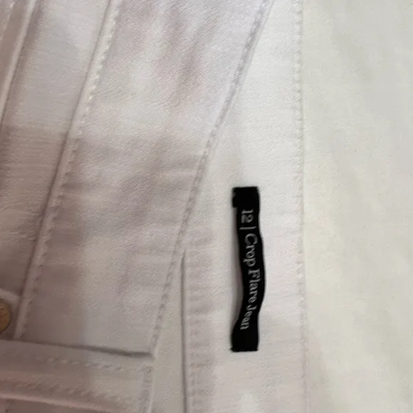Woman’s NEW White Talbots slimming crop flare jeans