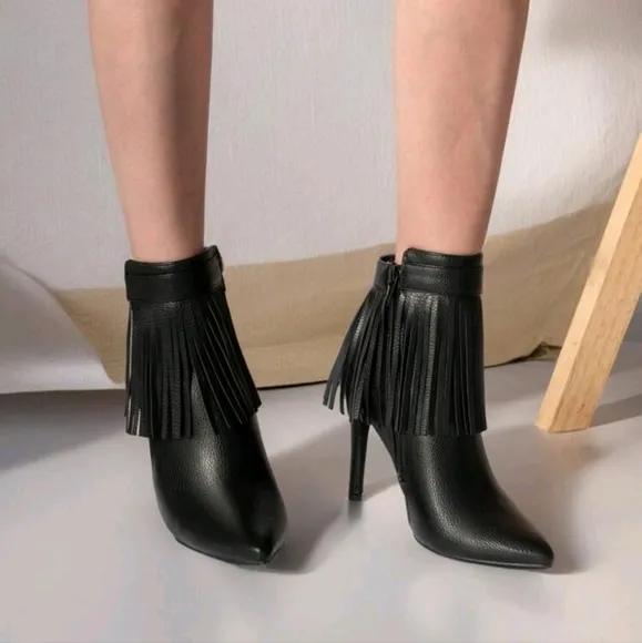 Women Short Boots, Autumn And Winter Fashionable Black Casual Pointed Bare Boots