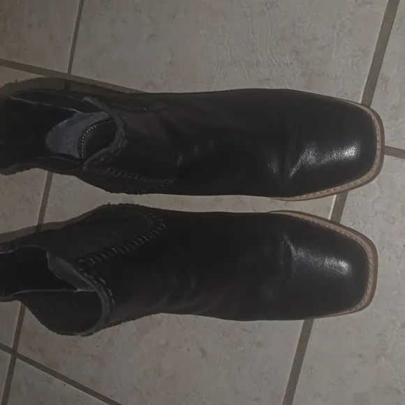 Women's Black Leather Ankle Boots